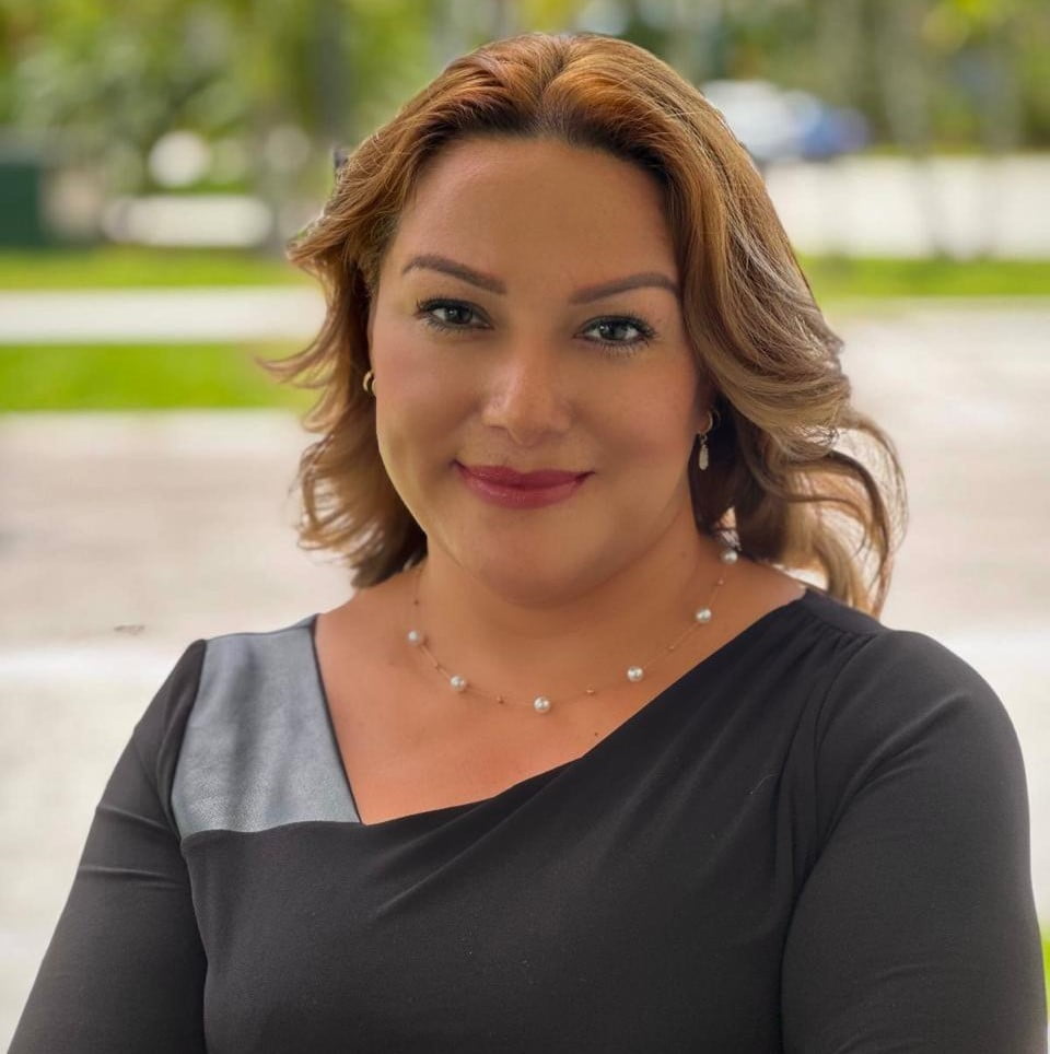 Rosa María Zipa, International Real Estate Advisor
